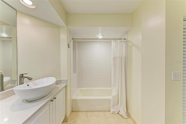 3605 54TH DRIVE W 101, Bradenton, FL 34210