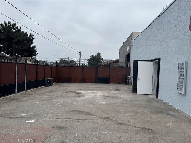 5867 Crocker, Los Angeles, CA 90003