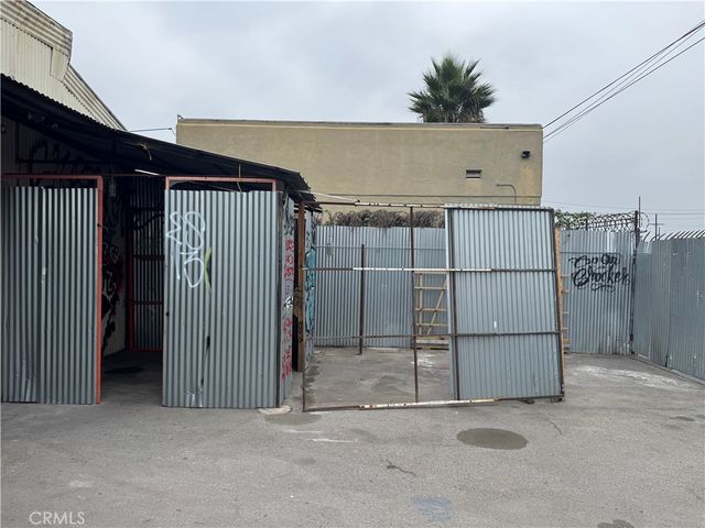 5867 Crocker, Los Angeles, CA 90003