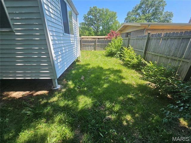 1500 Highmont Drive, St Louis, MO 63136