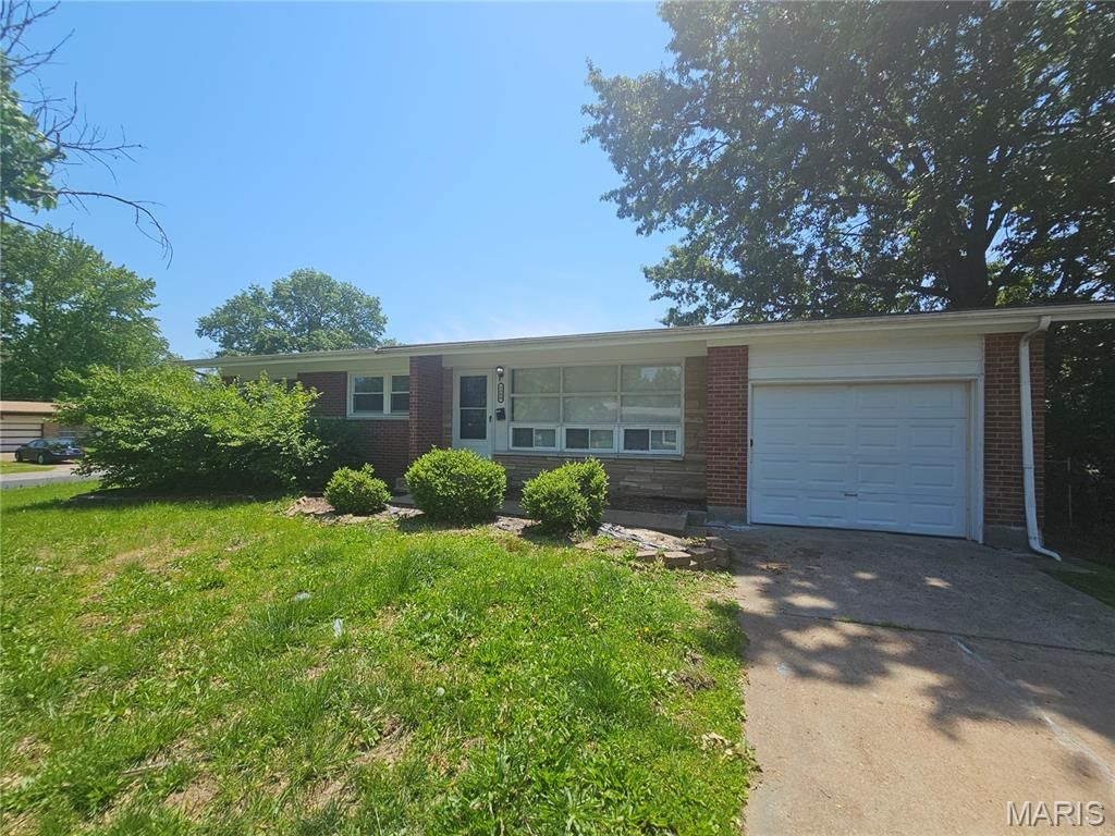 1500 Highmont Drive, St Louis, MO 63136