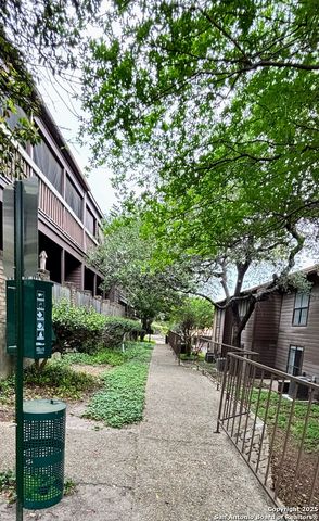8611 Datapoint Dr Apt 4, San Antonio, TX 78229