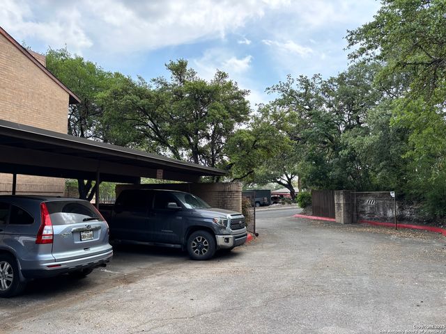8611 Datapoint Dr Apt 4, San Antonio, TX 78229
