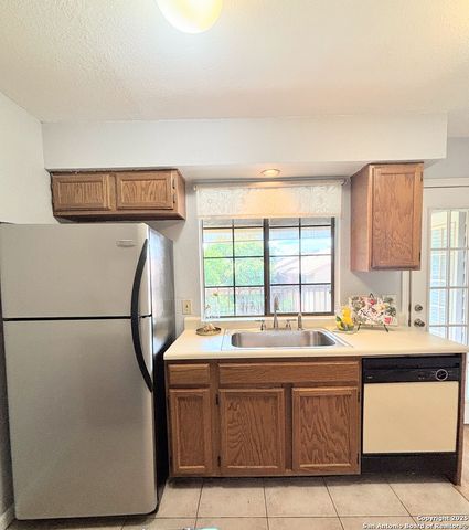 8611 Datapoint Dr Apt 4, San Antonio, TX 78229