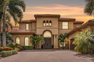 9141 Pineville Dr, Lake Worth, FL 33467