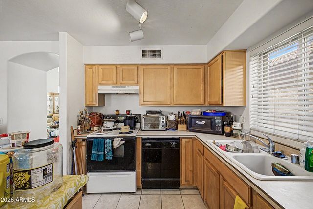 4616 E WINDSONG Drive, Phoenix, AZ 85048