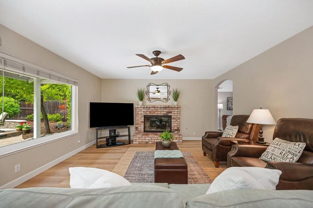 140 Stonington Way, Folsom, CA 95630