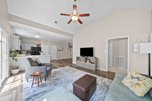 3737 Meadow Ridge Ln, Clarksville, TN 37040