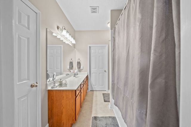 3737 Meadow Ridge Ln, Clarksville, TN 37040