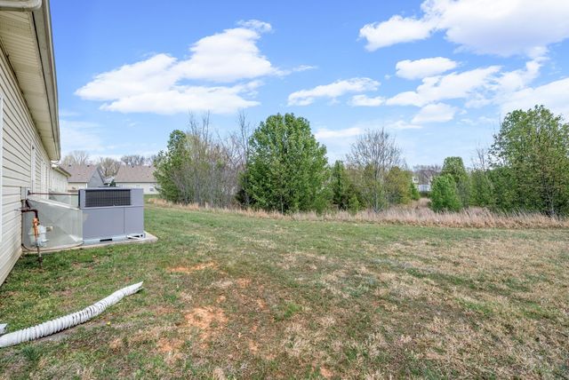 3737 Meadow Ridge Ln, Clarksville, TN 37040