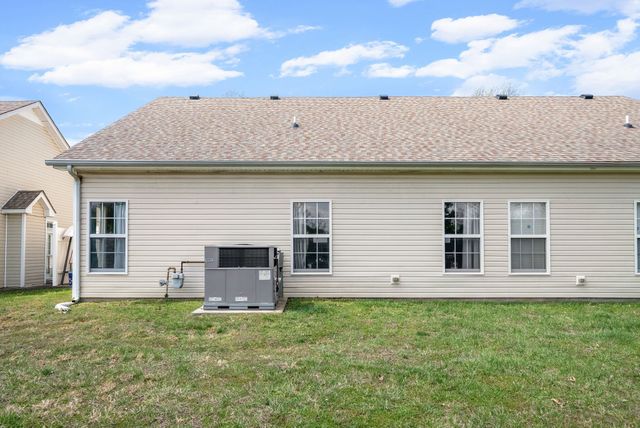 3737 Meadow Ridge Ln, Clarksville, TN 37040