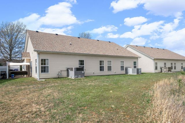3737 Meadow Ridge Ln, Clarksville, TN 37040