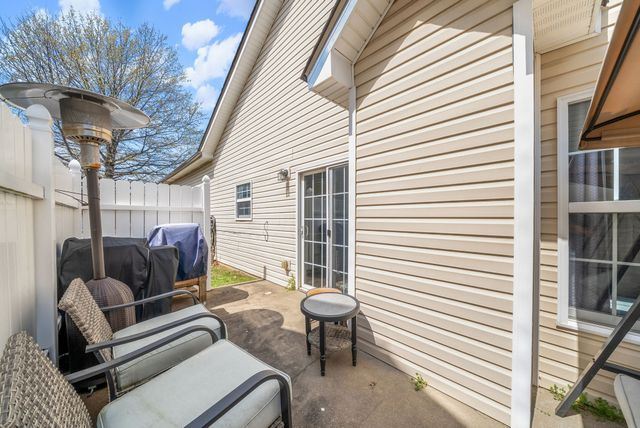 3737 Meadow Ridge Ln, Clarksville, TN 37040