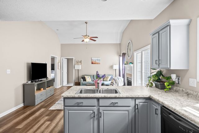 3737 Meadow Ridge Ln, Clarksville, TN 37040