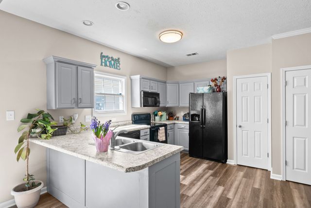 3737 Meadow Ridge Ln, Clarksville, TN 37040