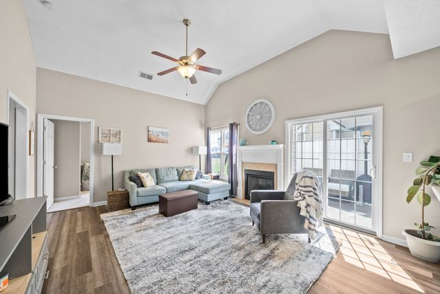 3737 Meadow Ridge Ln, Clarksville, TN 37040