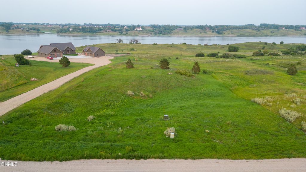 3076 Lake Front Drive, Jamestown, ND 58401 photo 3