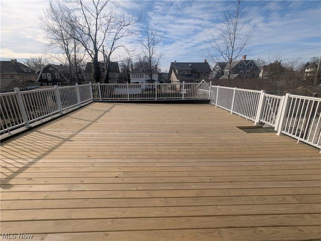 13971 Lake Avenue, Lakewood, OH 44107