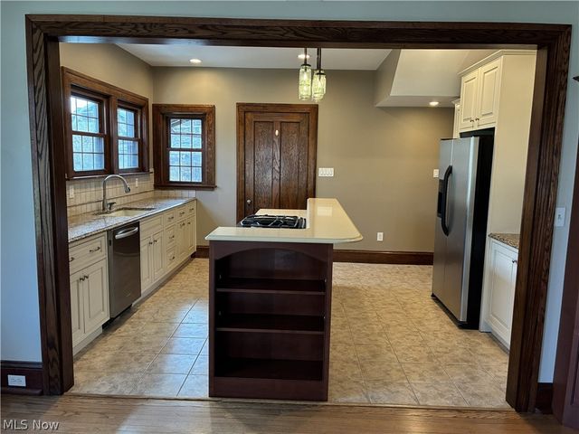 13971 Lake Avenue, Lakewood, OH 44107