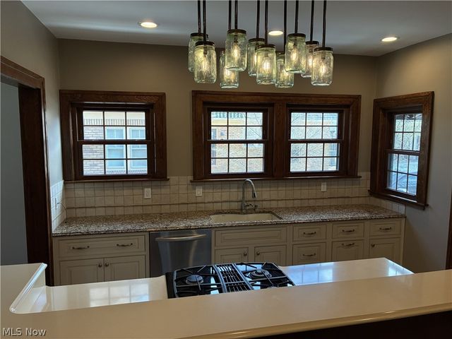 13971 Lake Avenue, Lakewood, OH 44107