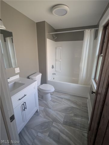 13971 Lake Avenue, Lakewood, OH 44107