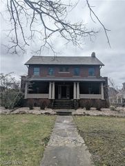 13971 Lake Avenue, Lakewood, OH 44107