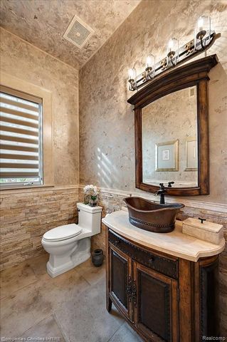 3701 Northwood, West Bloomfield, MI 48324