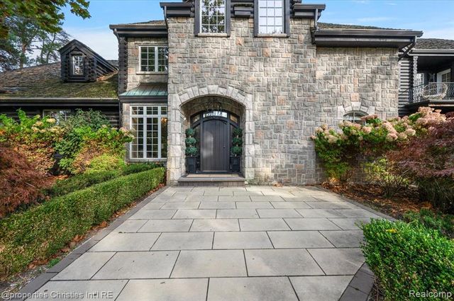 3701 Northwood, West Bloomfield, MI 48324