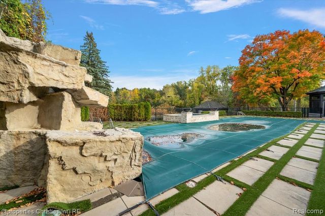 3701 Northwood, West Bloomfield, MI 48324