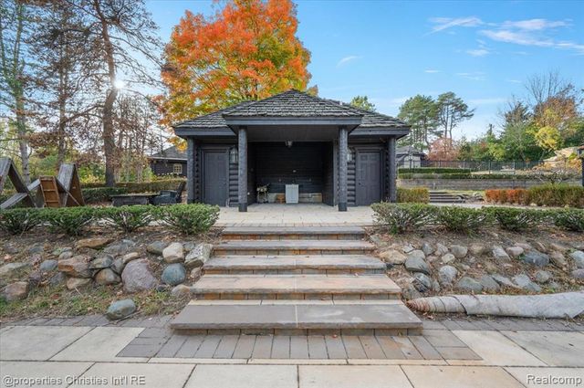 3701 Northwood, West Bloomfield, MI 48324