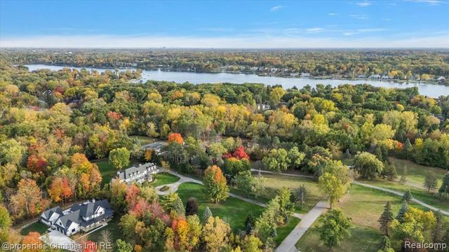 3701 Northwood, West Bloomfield, MI 48324