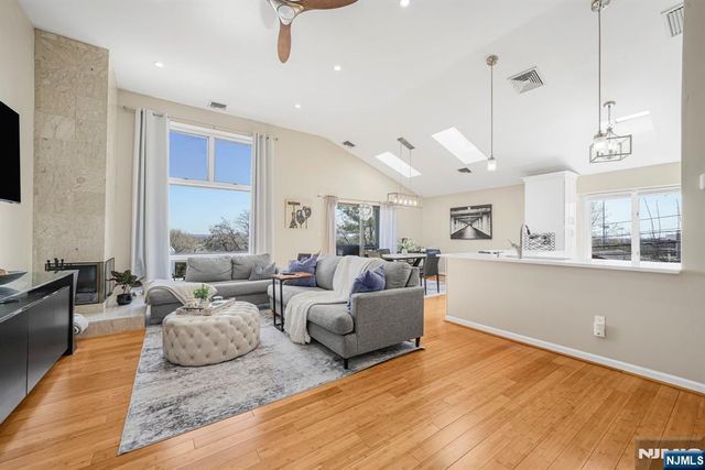 855 Valley Brook Avenue 1B, Lyndhurst, NJ 07071