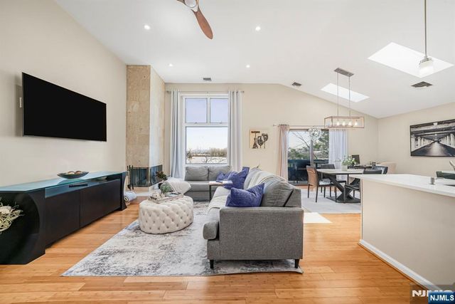 855 Valley Brook Avenue 1B, Lyndhurst, NJ 07071