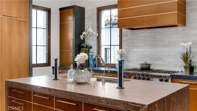 2 Thomas Road, Ladera Ranch, CA 92694