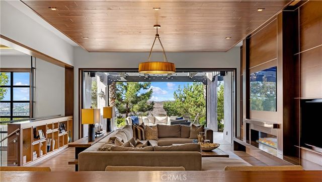 2 Thomas Road, Ladera Ranch, CA 92694