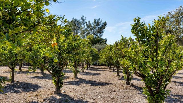 2 Thomas Road, Ladera Ranch, CA 92694