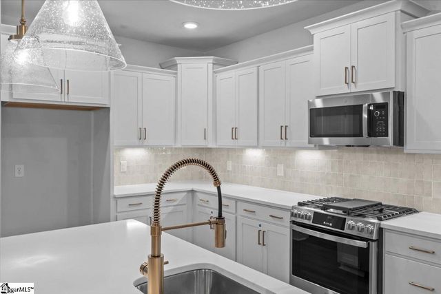 462 Amaryllis Lane, Woodruff, SC 29388