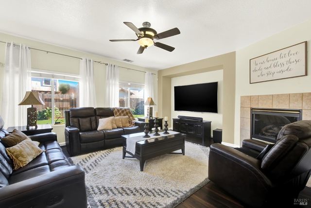 413 Meehan Ct, Suisun City, CA 94585