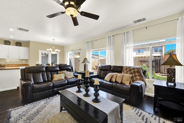 413 Meehan Ct, Suisun City, CA 94585