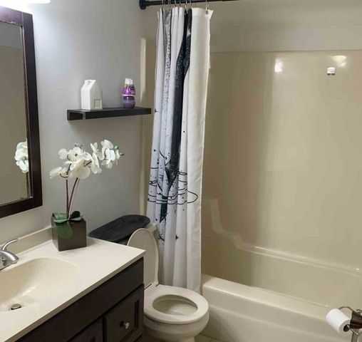 7913 Paxton Avenue 1W, Tinley Park, IL 60477