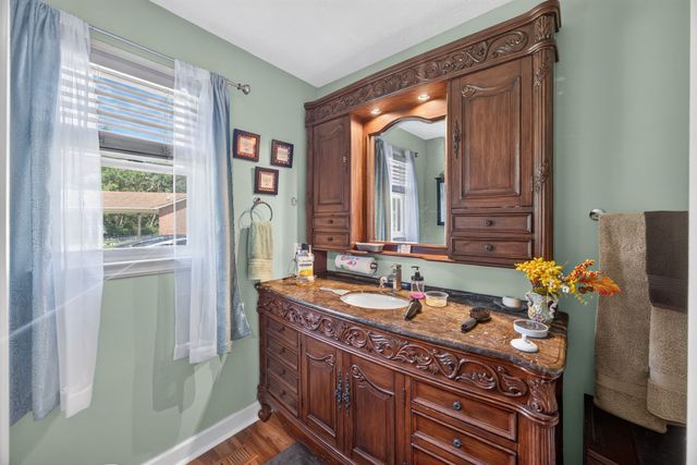 3669 N Riveroaks Dr, Cookeville, TN 38506