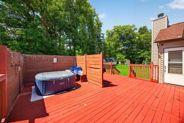 3669 N Riveroaks Dr, Cookeville, TN 38506