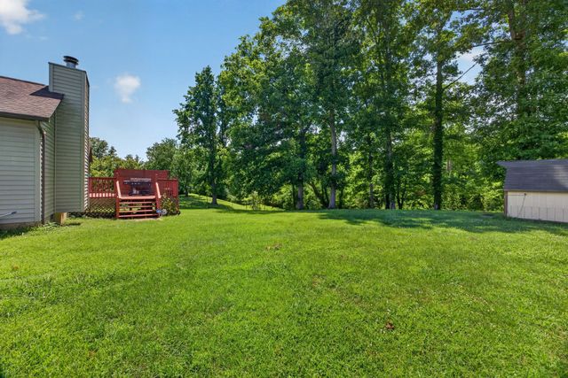 3669 N Riveroaks Dr, Cookeville, TN 38506