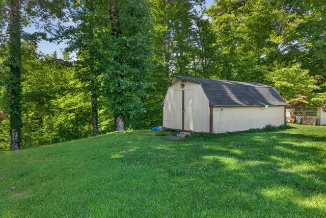 3669 N Riveroaks Dr, Cookeville, TN 38506
