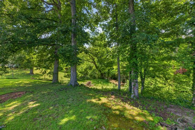 3669 N Riveroaks Dr, Cookeville, TN 38506
