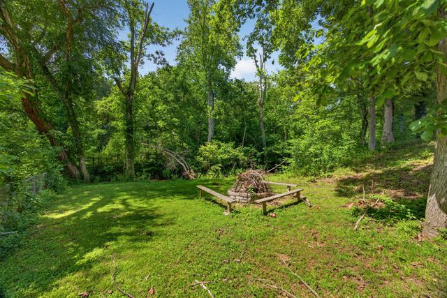 3669 N Riveroaks Dr, Cookeville, TN 38506