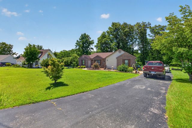 3669 N Riveroaks Dr, Cookeville, TN 38506
