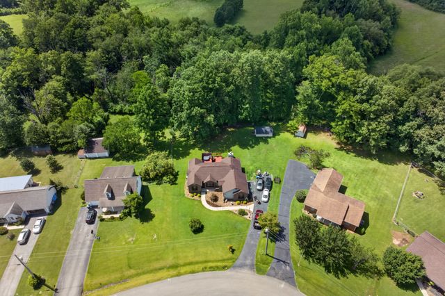 3669 N Riveroaks Dr, Cookeville, TN 38506