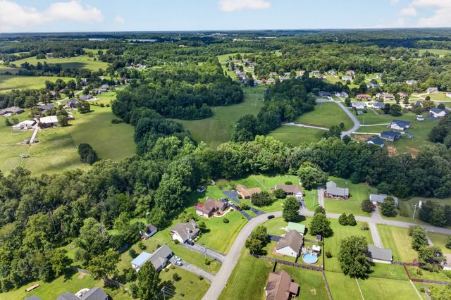 3669 N Riveroaks Dr, Cookeville, TN 38506