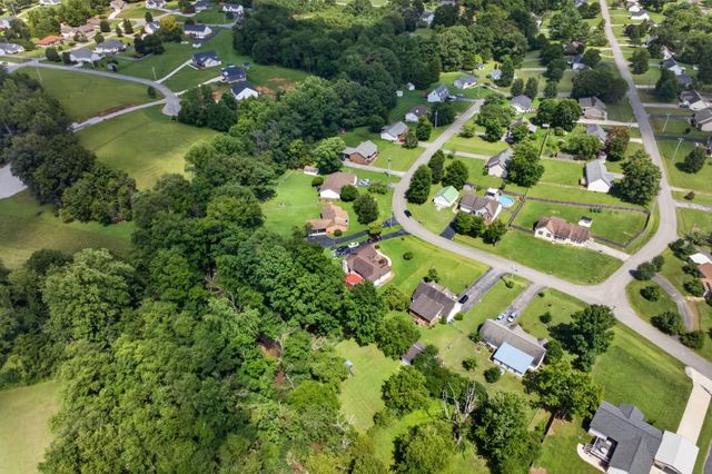 3669 N Riveroaks Dr, Cookeville, TN 38506